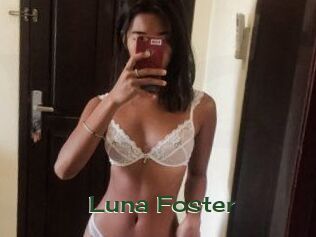 Luna_Foster