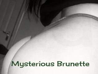 Mysterious_Brunette